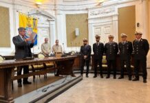 Vicinanza, encomi e stelle d’argento per i vigili urbani di Castellammare